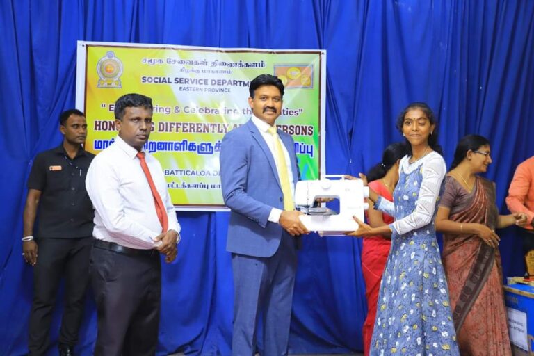 மாற்றுத்திறனாளிகளுக்கு வாழ்வாதாரம் – கிழக்கு ஆளுநர் வழங்கி வைத்தார்