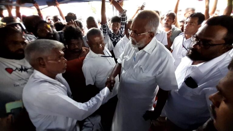 அமைச்சர் டக்ளஸின் வாக்குறுதியையடுத்துகைவிடப்பட்டது உணவு தவிர்ப்புப் போராட்டம் 