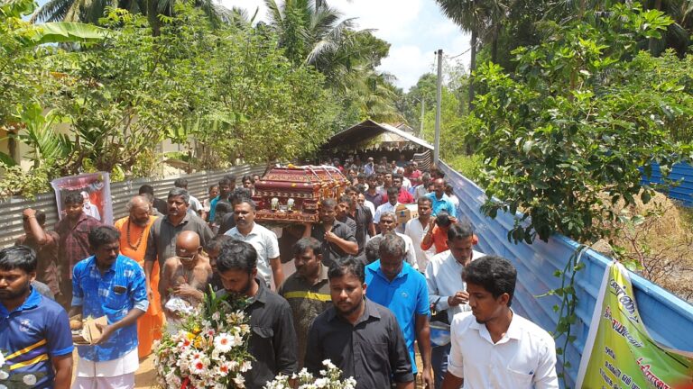 பெருமளவு சனத்திரளுடன் சாந்தனின் இறுதி ஊர்வலம்- வீதியெங்கும் உறவுகள் கண்ணீர் கதறல்