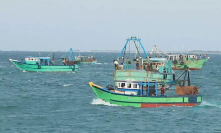 நெடுந்தீவில் 22 இந்திய மீனவர்கள் கைது