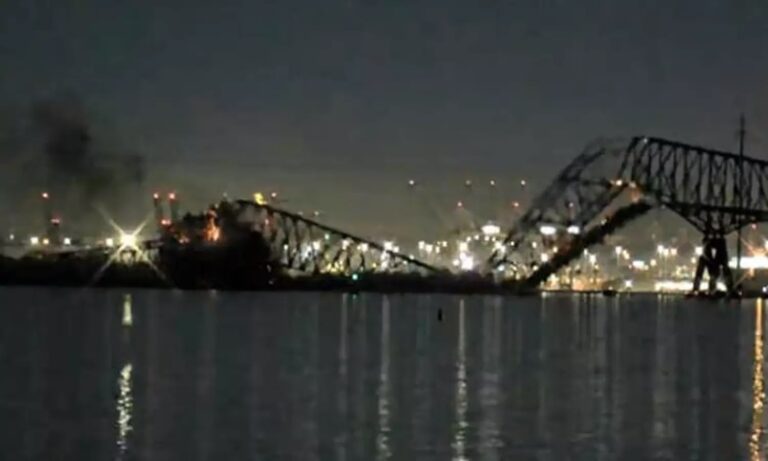 அமெரிக்காவின் மேரிலேண்ட் மாகாணத்தில் பால்டிமோர் பாலம் மீது சரக்கு கப்பல் மோதி விபத்து!