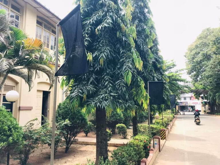 சாந்தனின் மறைவிற்கு யாழ் பல்கலையில் கறுப்புக் கொடி
