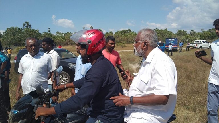 கிளிநொச்சியில் மக்களால் துரத்தப்பட்ட அமைச்சர் டக்ளஸ்