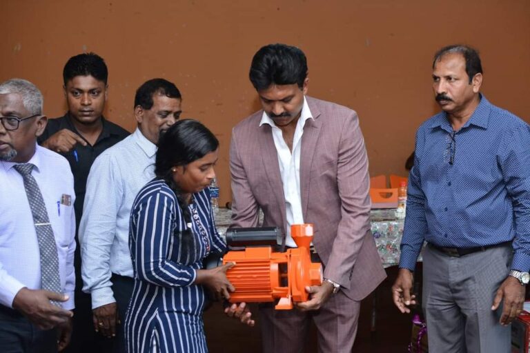 கிழக்கு ஆளுநரால் அம்பாறை மாவட்ட விவசாயிகளுக்கு   உபகரணங்கள் வழங்கி வைப்பு!