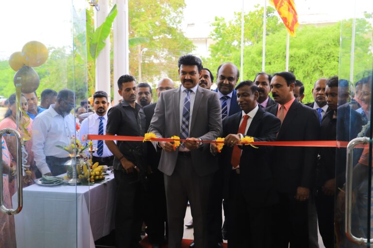 கிழக்கு அரச உத்தியோகஸ்தர்களுக்கான புதிய கட்டடம் ஆளுநரால் திறந்து வைப்பு!