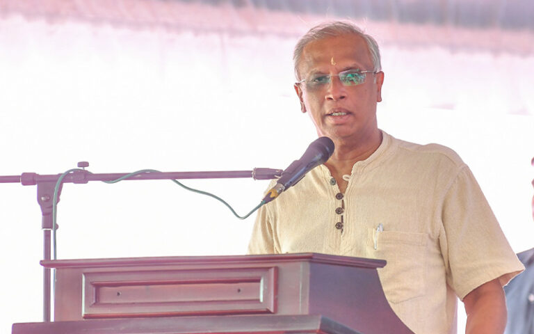அரச நிகழ்வுகளைத் தேர்தல் பரப்புரை மேடையாக்காதீர்! – கிளிநொச்சியில் ரணில் முன்னிலையில் சுமந்திரன் இடித்துரைப்பு 