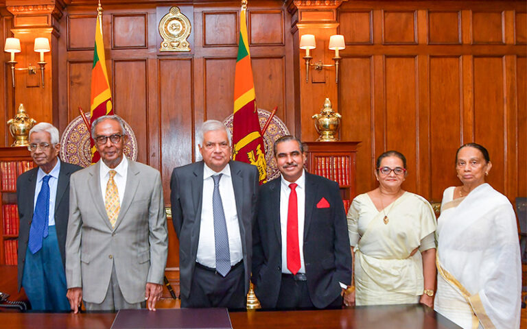 சிரேஷ்ட சட்டவாதிகள் ஐவருக்கு அந்தஸ்த்து!