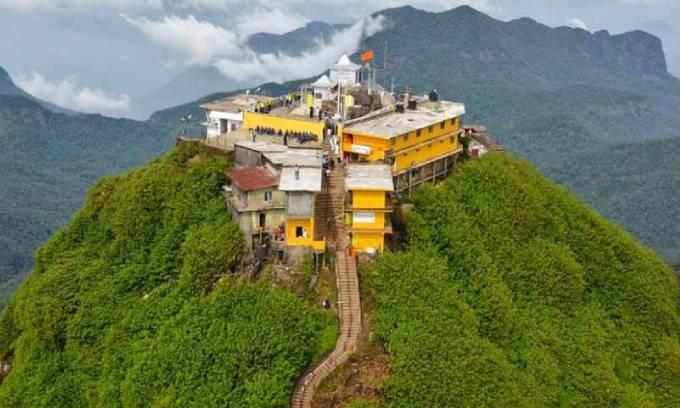 சிவனொளிபாதமலைக்கு வெளிநாட்டு சுற்றுலாப் பயணிகளுக்கு மாத்திரம் அனுமதி