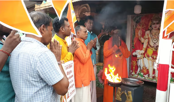மோடியின் வெற்றிக்கு யாழ்ப்பாணத்தில் கொண்டாட்டம்