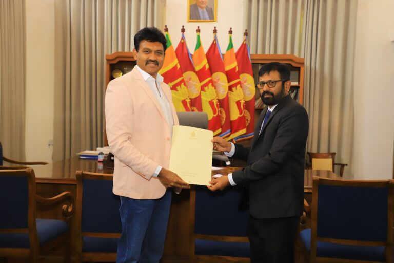 கிழக்கில் இரு முஸ்லிம் ஆளுமைகளுக்கு  செயலாளர் பதவி வழங்கிய ஆளுநர்!