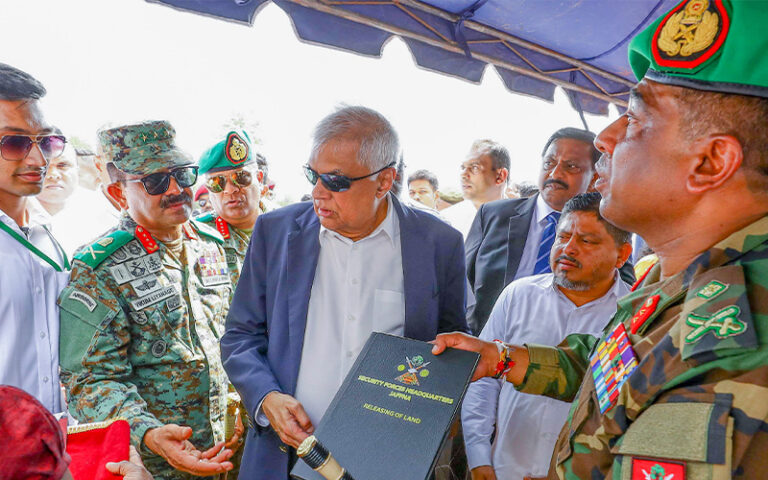 பல வருடங்களின் பின்னர் தமிழ் மக்களிடம் கையளிக்கப்பட்ட காணியில் கண்ணிவெடி