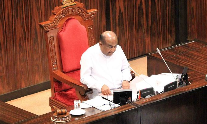 நீதிமன்றமே முடிவு செய்ய வேண்டும்