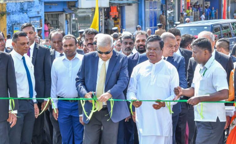 கொம்பனித்தெரு மேம்பாலம் ஜனாதிபதியினால் மக்கள் பாவனைக்கு கையளிப்பு