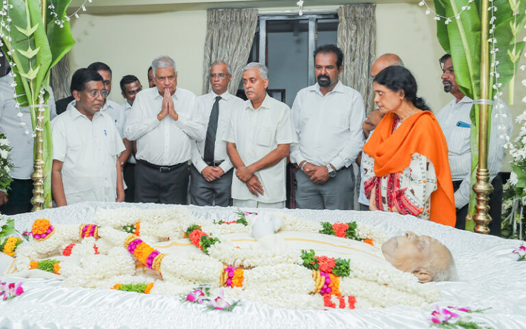 சம்பந்தனின் புகழுடலுக்கு ஜனாதிபதி அஞ்சலி