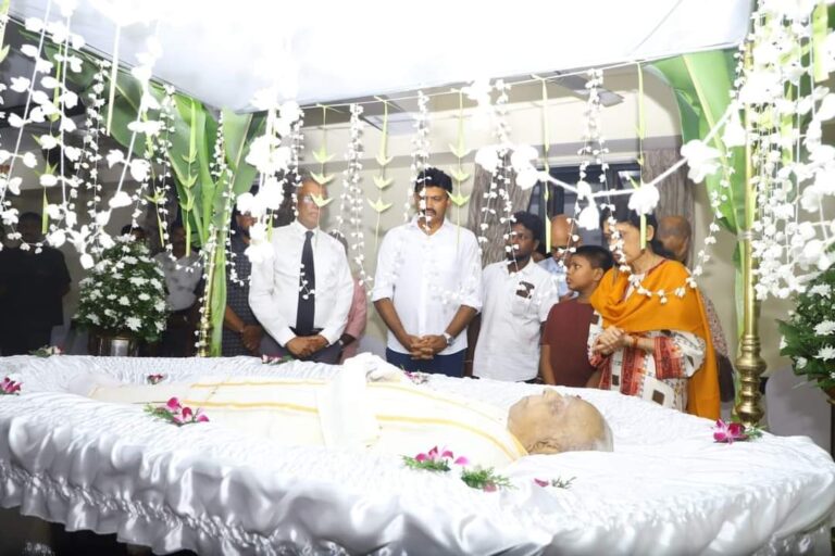 சம்பந்தனின் பூதவுடலுக்கு கிழக்கு ஆளுநர் அஞ்சலி. இறுதிக் கிரியை ஞாயிறன்று திருமலையில்