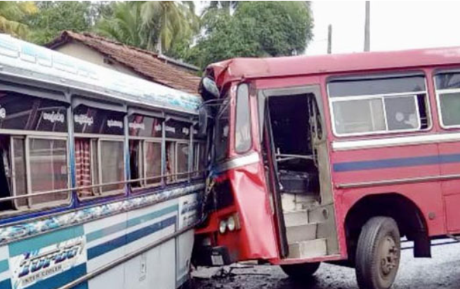 இரு பேருந்துகள் ஒன்றுடன் ஒன்று மோதி விபத்து