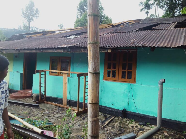 தீ விபத்தில் 17 தொழிலாளர் குடியிருப்புகள் முற்றாக தீக்கிரை – 70 பேர் தஞ்சம்