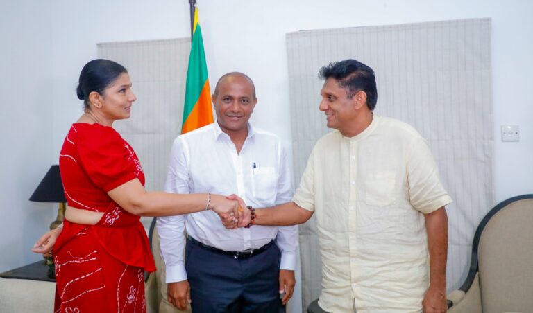 முன்னாள் கிரிக்கெட் வீரர்சஜித் கட்சியில் இணைவு!