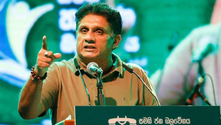 பச்சை, சிவப்பு நிற யானைக் குட்டிகள் ஒன்றாக இணைவு