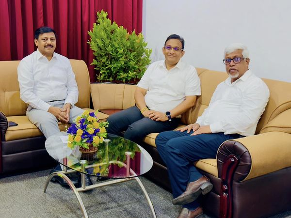 யாழ். தெரிவத்தாட்சி அலுவலருடன்தேர்தல்கள் ஆணையாளர் சந்திப்பு