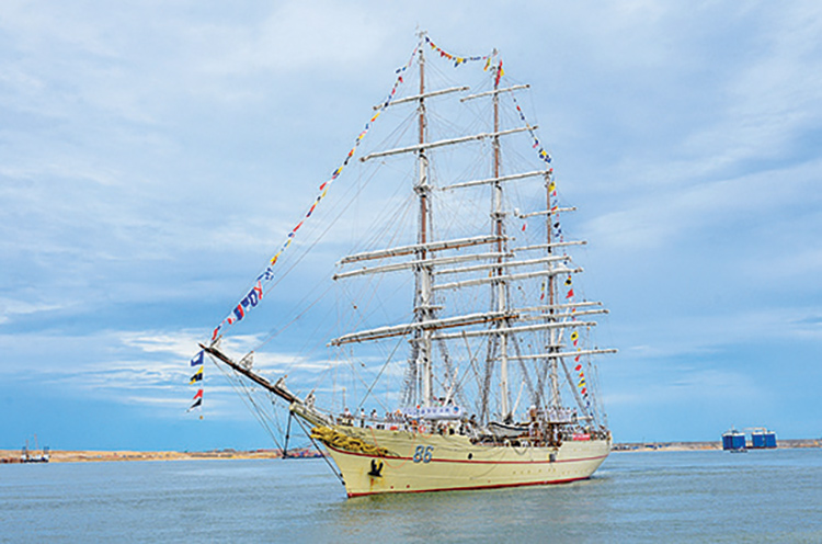 சீன போர் கப்பல் இலங்கையில்