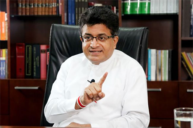 ”ஈஸ்டர் தாக்குதல்”இரு அறிக்கைகளையும்திங்கள் வெளியிடுவேன்