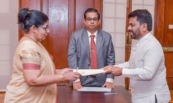 முர்து பெர்னாண்டோவை பிரதம நீதியரசராக நியமிக்க அரசியலமைப்பு சபை அங்கீகாரம்