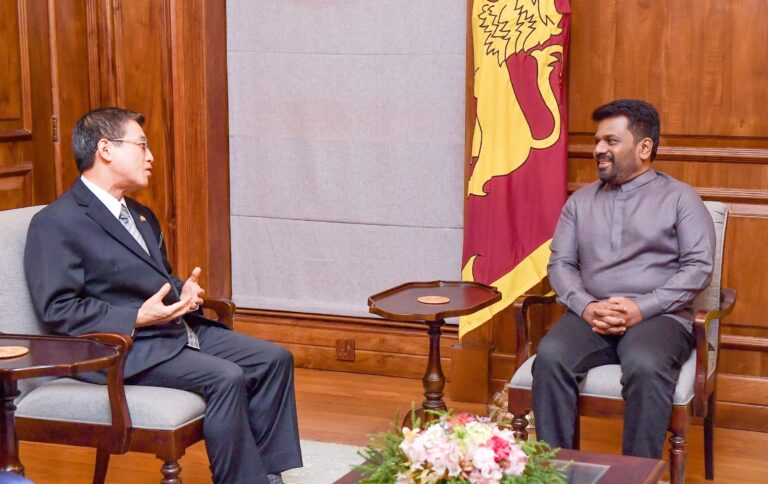 புதிய தூதுவர்கள் ஜனாதிபதியுடன் சந்திப்பு