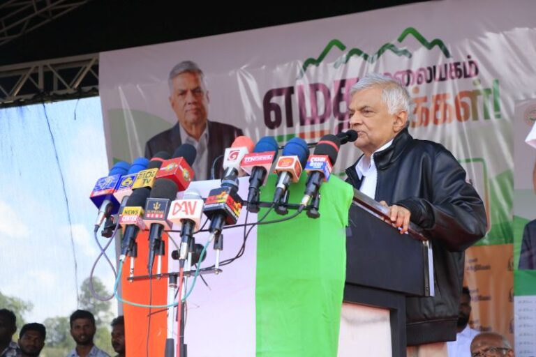 மக்களுக்குத் தெரியாதவர்களே திசைகாட்டியில் வேட்பாளர்கள்- அநுரவைக் கலாய்த்த ரணில்