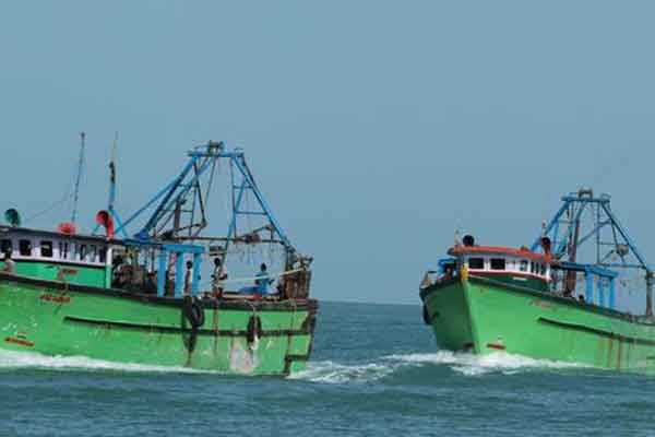 இந்திய மீனவர்களின் 13 படகுகளை கடற்படைக்கு வழங்க அரசு உத்தரவு