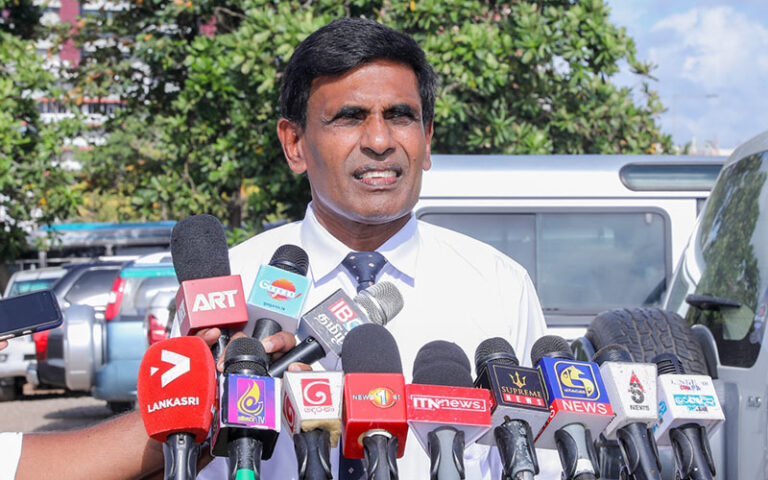 முன்னாள் ஜனாதிபதிகளின் இராணுவ பாதுகாப்பு நீக்கம்