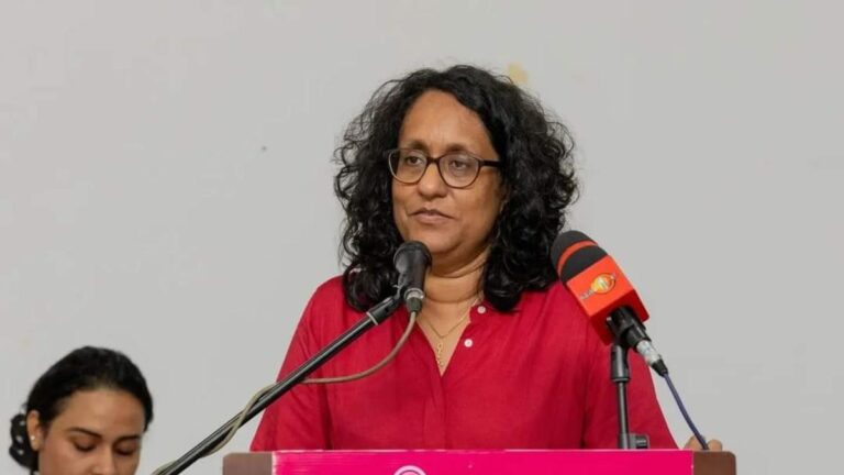 இந்த அரசு கவிழும் என்று கனவில் கூட நினைக்காதீர் – எதிரணியினருக்குப் பிரதமர் பதிலடி