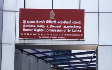 குடிவரவு குடியகல்வு அதிகாரி மனித உரிமைகள் ஆணைக்குழுவிடம் மன்னிப்பு கோரினார்