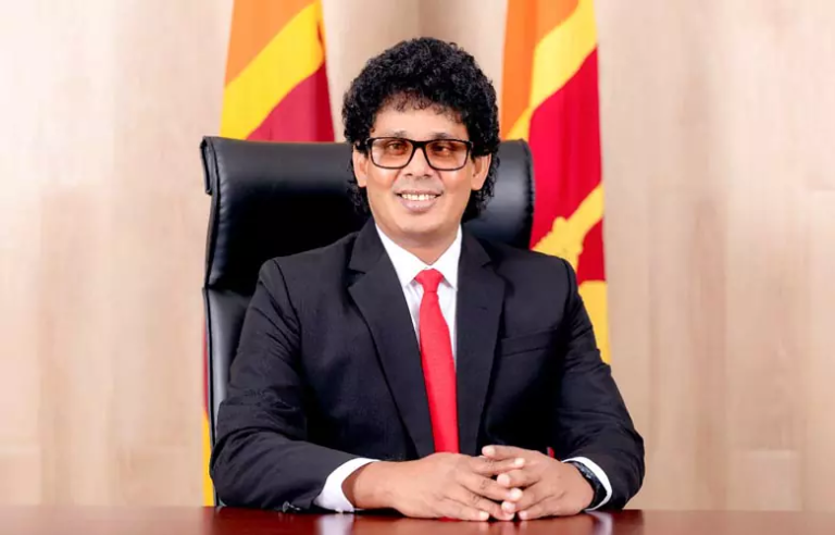 மக்கள் வரலாறு காணாத மகிழ்ச்சியில்