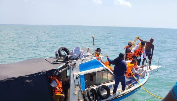 14 பேர் மயிரிழையில் உயிர் தப்பினர்