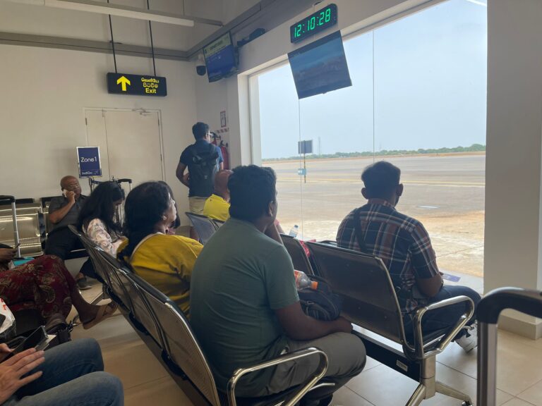 யாழ்.பலாலி சர்வதேச விமான நிலையத்தில் பயணிகள் எதிர்கொள்ளும் சிரமம்!