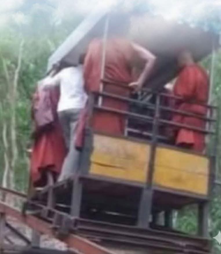 கேபில் கார் விபத்தில் 7 பிக்குகள் பலி