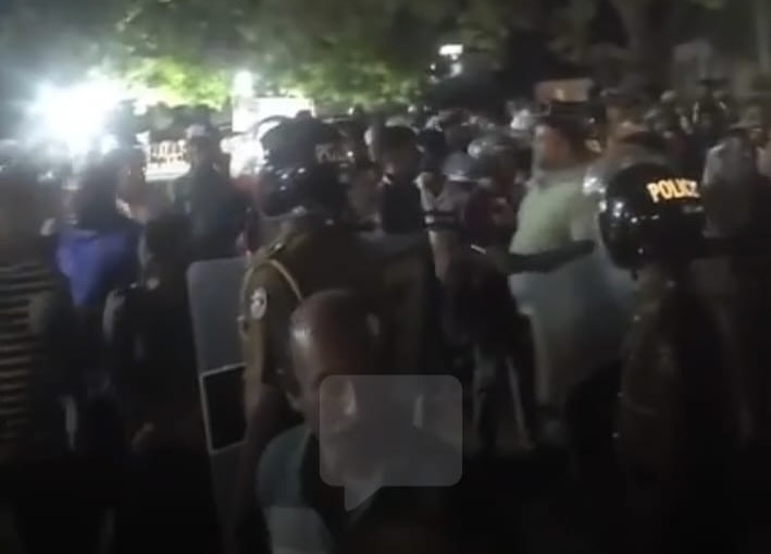 மன்னாரில் பொது மக்கள் மீது பொலிசார் கொடூரத் தாக்குதல்