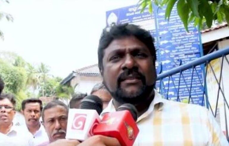 உண்மையில் வெள்ளத்தில் சிக்கியிருப்பது எதிர்க்கட்சி