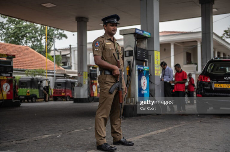 எரிபொருள் நிலையங்கள் பொலிஸ் கட்டுப்பாட்டில்