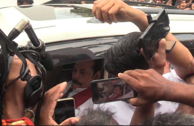 கைதாகாமல் வீடு திரும்பினார் மஹிந்த