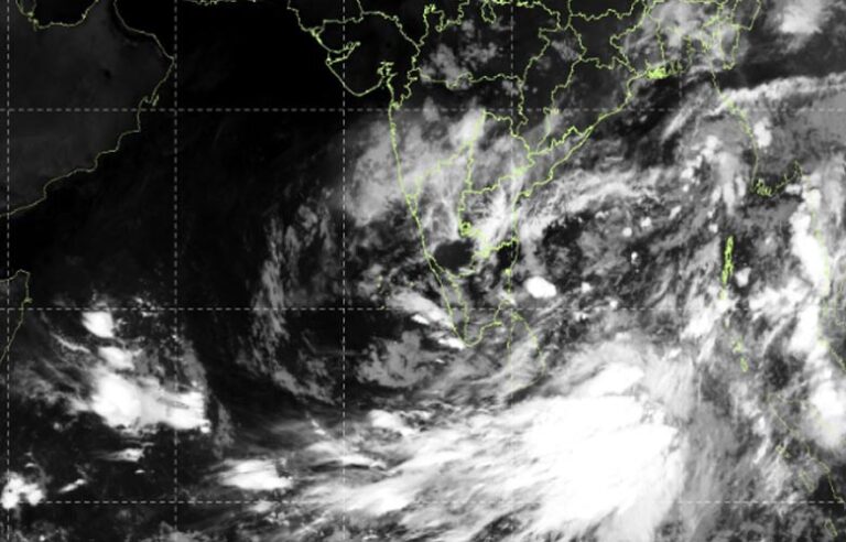 குறைந்த காற்றழுத்த தாழ்வு மண்டலம் நீடிக்கிறது