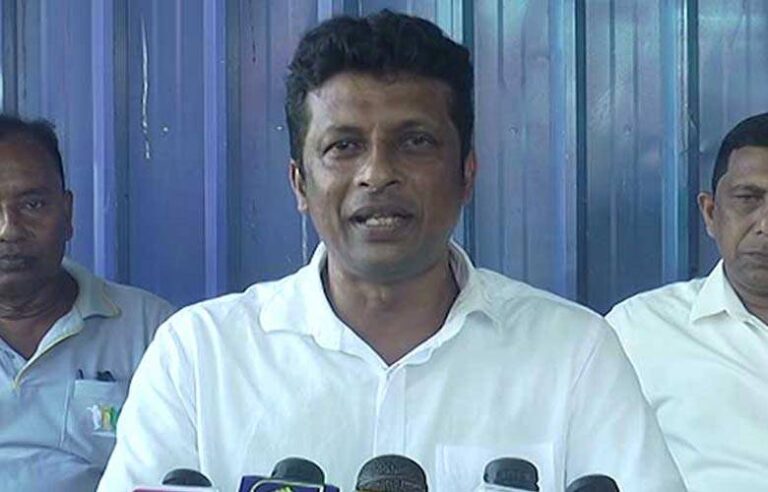 கிராம உத்தியோகத்தர்கள் சுகயீன விடுமுறை போராட்டத்தில்