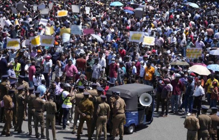 22ஆவது அரசியலமைப்பு திருத்தத்திற்கு எதிராக பாரிய போராட்டம்