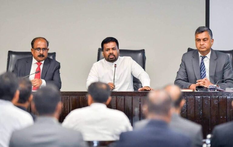 வடக்கு, கிழக்கு காணிகள் தொடர்பில் ஜனாதிபதி ஆய்வு